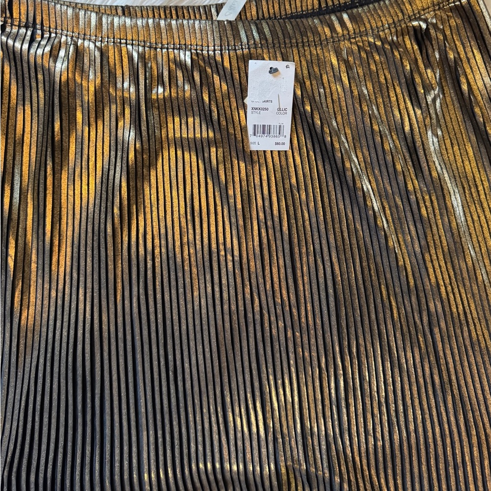 NY Colllectio. Metallic Gold Skirt - Picture 7 of 10